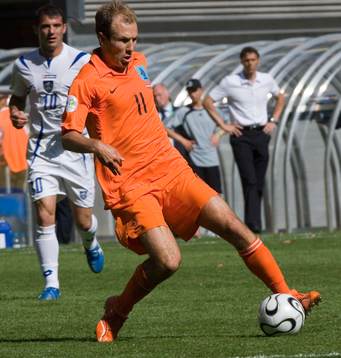 Gamle skyttekungen, förbundskapten Marco van Basten (i