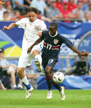 Marek Jankulovski, Tjeckien och DaMarcus Beasley, USA