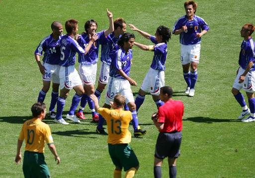 Shunsuke Nakamura, Japan (Jubel) samtidigt konfronterar de