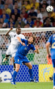 Samuel Kuffour, Ghana i nickduell med Alberto Gilardino,