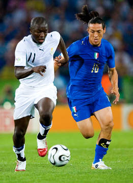 Sulley Muntari, Ghana och Mauro Camoranesi, Italien
