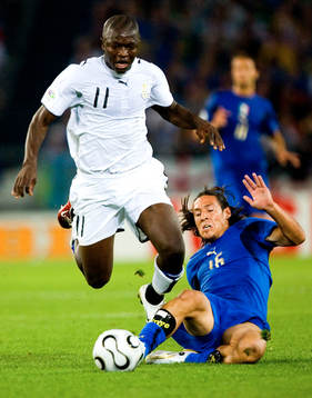 Sulley Muntari, Ghana och Mauro Camoranesi, Italien