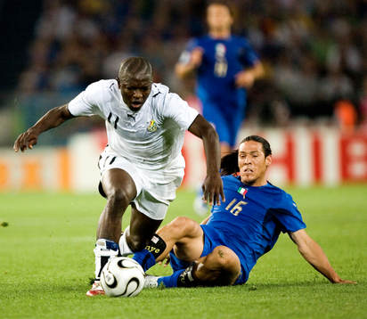 Sulley Muntari, Ghana och Mauro Camoranesi, Italien