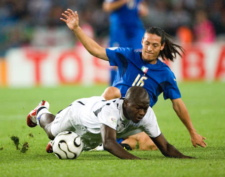 Sulley Muntari, Ghana och Mauro Camoranesi, Italien