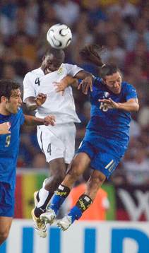 Samuel Kuffour, Ghana och Mauro Camoranesi, Italien