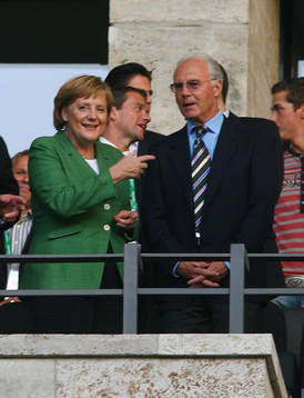 Förbundskansler Dr. Angela Merkel och Franz Beckenbauer