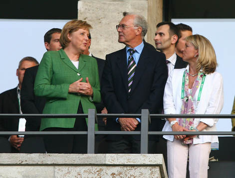 Förbundskansler Dr. Angela Merkel, Franz Beckenbauer och