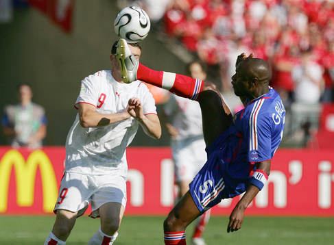 Alexander Frei, Schweiz och William Gallas, Frankrike