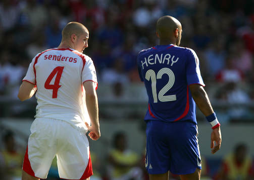 Thierry Henry, Frankrike och Philippe Senderos, Schweiz