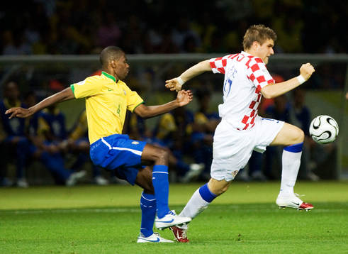 Juan, Brasilien jagar Ivan Klasnic, Kroatien