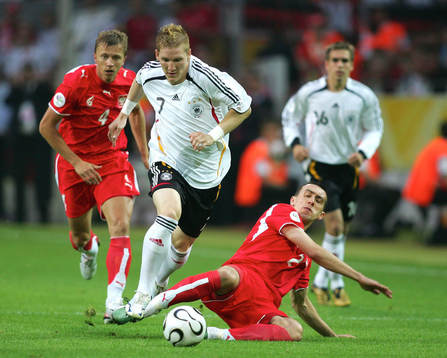 Bastian Schweinsteiger, Tyskland och Ireneusz Jelen, Polen