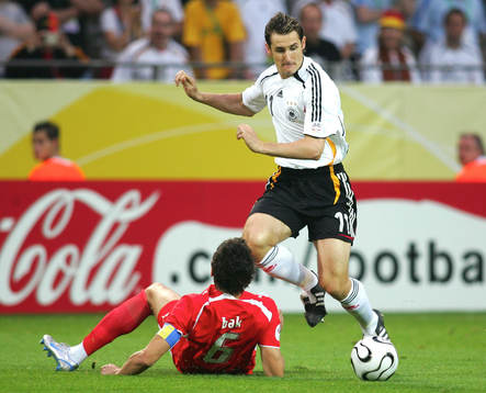 Jacek Bak, Polen och Miroslav Klose, Tyskland