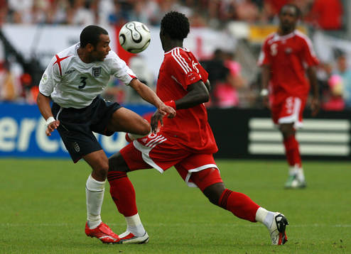 Ashley Cole, England och Kenwyne Jones, Trinidad