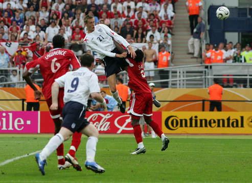 Peter Crouch, England gör 1-0