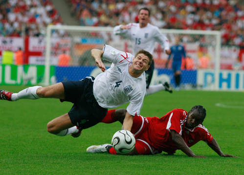 Steven Gerrard, England och Aurtis Whitley, Trinidad
