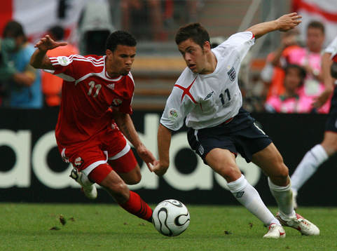 Joe Cole, England och Carlos Edwards, Trinidad