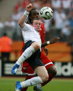Wayne Rooney, England och Brent Sancho, Trinidad