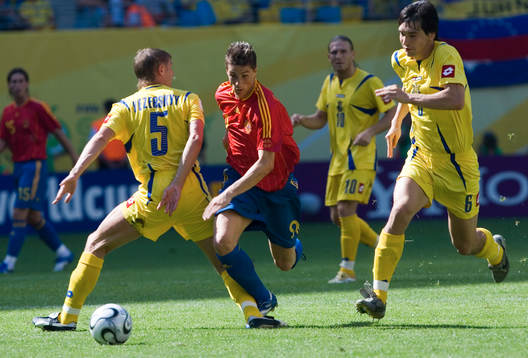 Torres går förbi tre man, men fälls