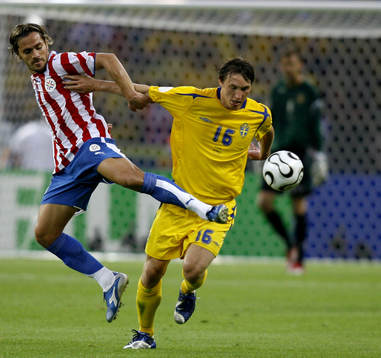 Carlos Paredes, Paraguay och Kim Källström, Sverige