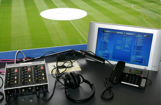 Press, media, dator, bildskärm, hörlurar, telefon