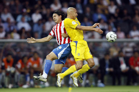 Jose Nunez, Paraguay och Henrik Larsson, Sverige