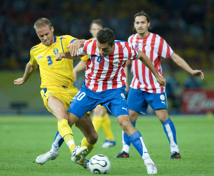 Olof Mellberg, Sverige och José Cardozo, Paraguay