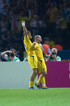 Fredrik Ljungberg och Johan Elmander, Sverige (Jubel)