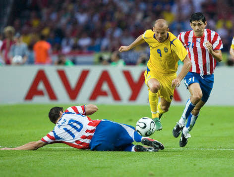 Fredrik Ljungberg, Sverige och Roberto Acuna, Paraguay