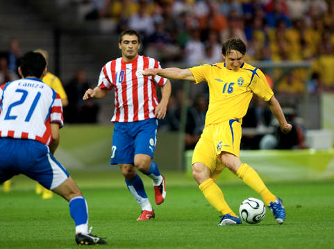 Kim Källström, Sverige och Roberto Acuna, Paraguay