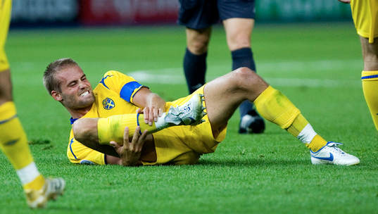 Olof Mellberg. Skada, smärta