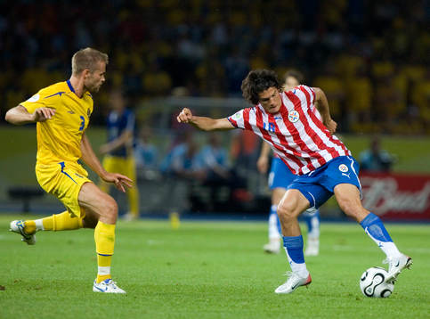 Olof Mellberg och Nelson Valdez, Paraguay