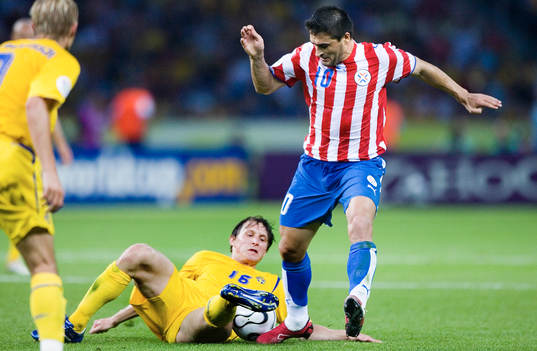 Kim Källström, Sverige och Roberto Acuna, Paraguay