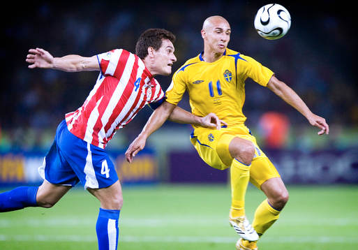 Henrik Larsson och Carlos Gamarra, Paraguay
