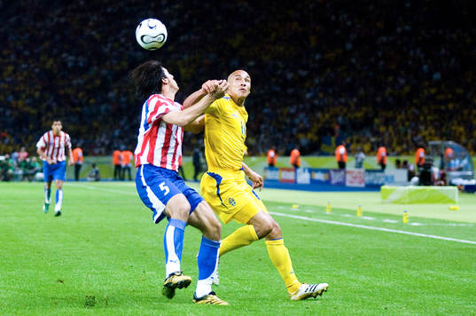 Henrik Larsson och Julio Cesar Caceres, Paraguay