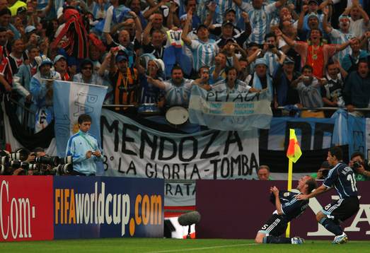 Esteban Cambiasso och Maxi Rodriguez, Argentina (jubel)