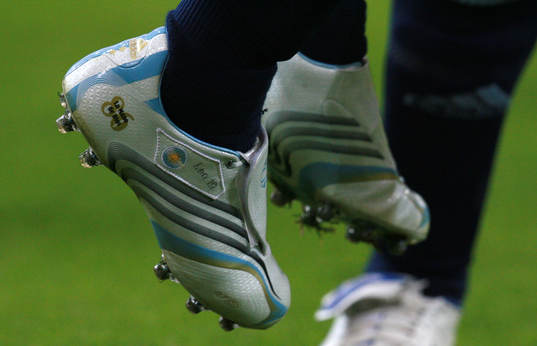Lionel Messi, Argentina (Sko) med en hyllning till Diego