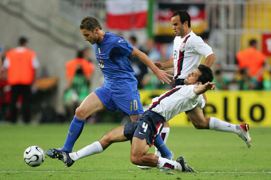 Francessco Totti, Italien och Pablo Mastroeni, USA