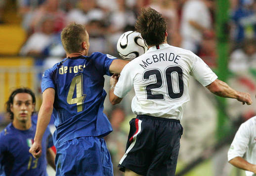Daniele de Rossi, Italien får rött kort för denna