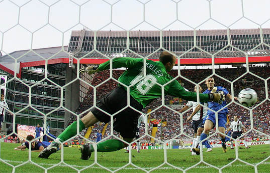 1-0 av Alberto Gilardino, Italien