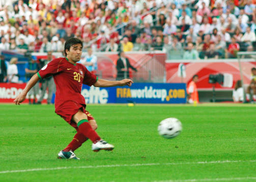Deco, Portugal gör 1-0