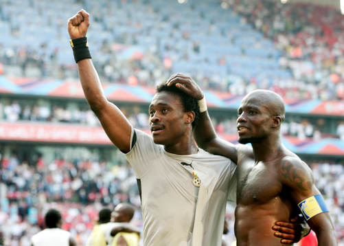 Derek Boateng och Stephen Appiah, Ghana, jubel