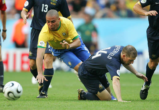 Ronaldo, Brasilien och Scott Chipperfield, Australien