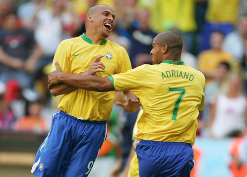 Ronaldo och Adriano, Brasilien. Jubel