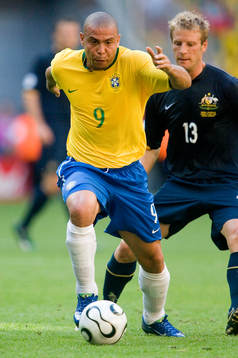 Ronaldo, Brasilien och Vince Grella, Australien