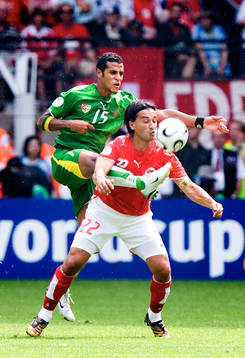 Alaixys Romao, Paraguay och Hakan Yakin, Schweiz