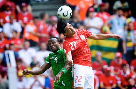 Yao Junior Senaya, Togo och Hakan Yakin, Schweiz