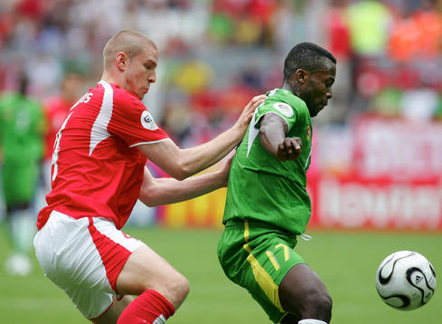 Philippe Senderos, Schweiz och Kader Mohamed, Togo