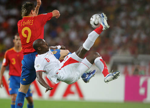 Fernando Torres, Spanien och Hatem Trabelsi, Tunisien