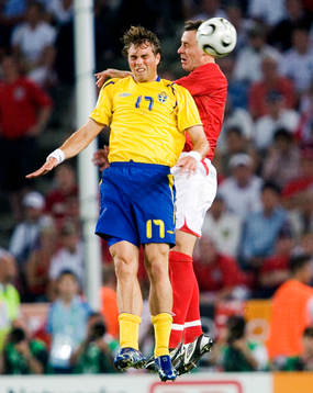 Johan Elmander, Sverige och John Terry, England