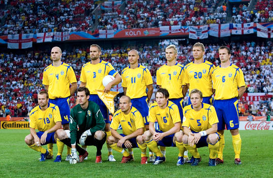 Bak fr.v. Teddy Lucic, Olof Mellberg, Henrik Larsson,